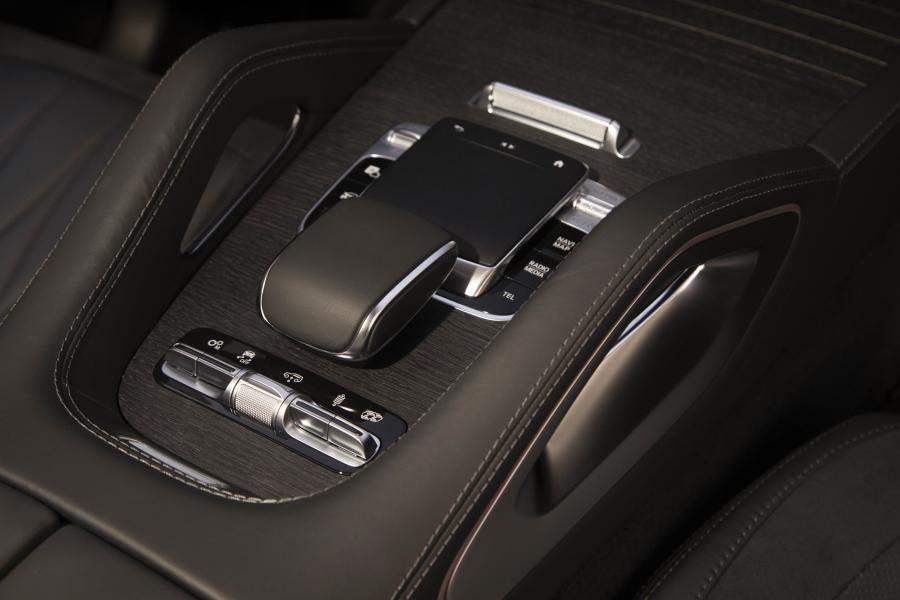 Детали интерьера Mercedes-AMG GLE53 4Matic+ Coupe (C167) 2020 года  (NA) (фото 31 из 40)